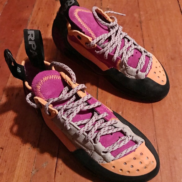 Scarpa Climbing Shoes - Picture 2 of 3